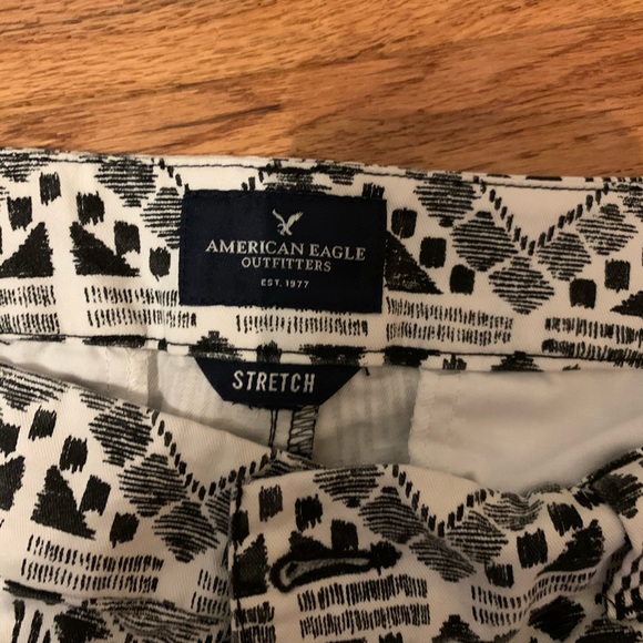 Patterned American Eagle Shorts - Picture 2 of 3